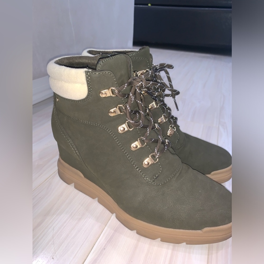 Dr. Scholl’s Olive Green Wedge Booties (Women’s 10)